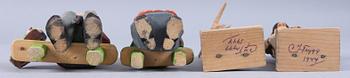 FIGURINER, 4 st, trä, varav 2 st sign Carl Johan Trygg 1944.