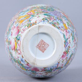 URNA, porslin, Kina, millefiori-dekor, 1900-tal.