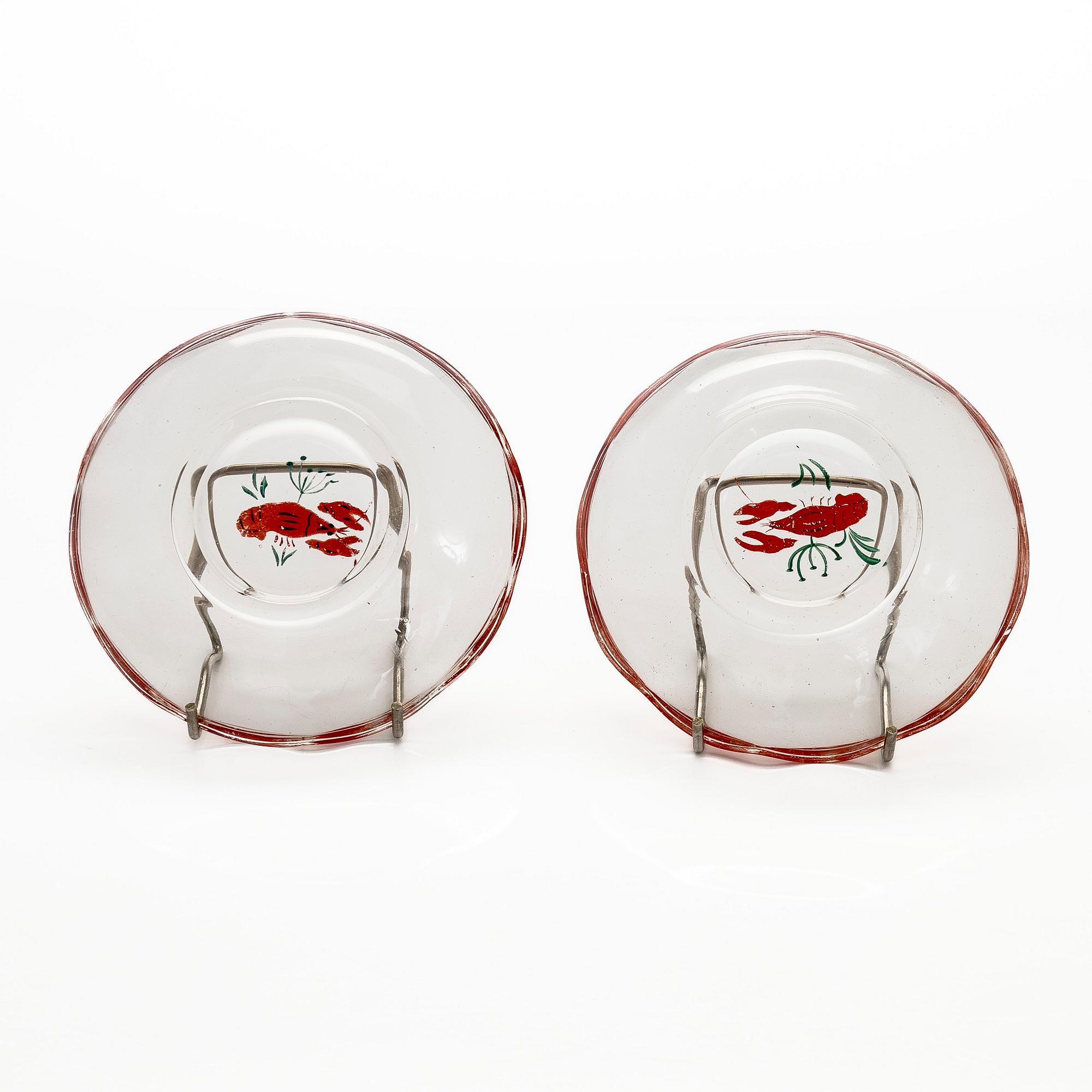 Lautasia, 23 kpl, lasia, rapukoristelu, Helsingin Purjehdusseuran HSS ravintolasta, 1930-40-luku.