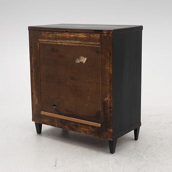 A chest of drawers, England, early 20th Century.