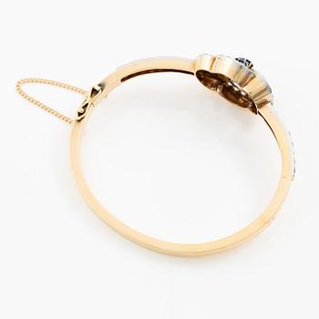 A bracelet in 18K gold and platinum set with old-cut diamonds and faceted sapphires.