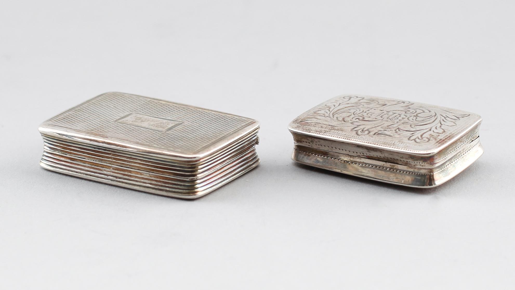 VINAIGRETTDOSOR, 2 st, silver, Joseph Willmore, Birmingham 1834. Vikt ca 34 g.