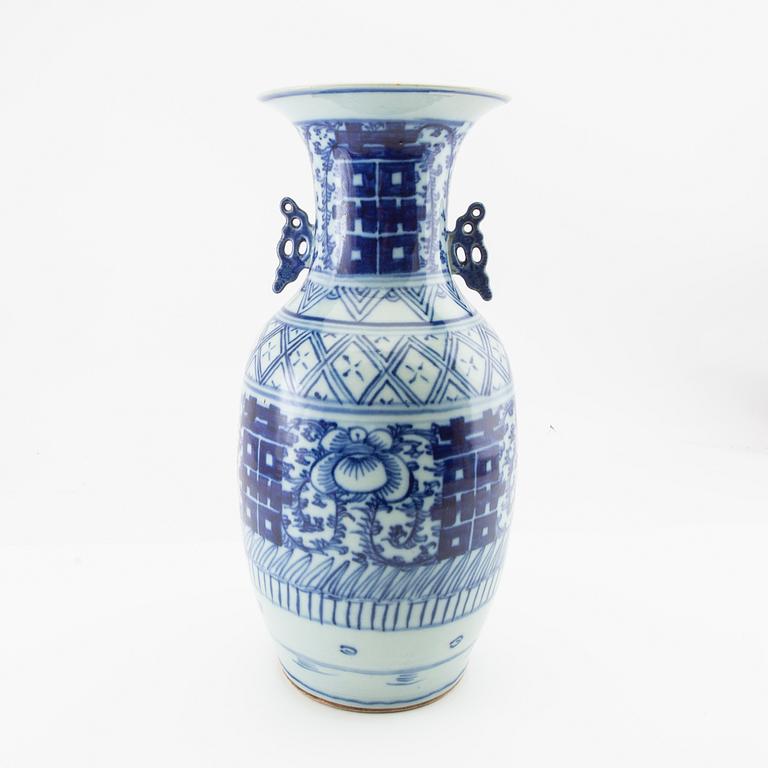 Floor vase, China late 19th century.