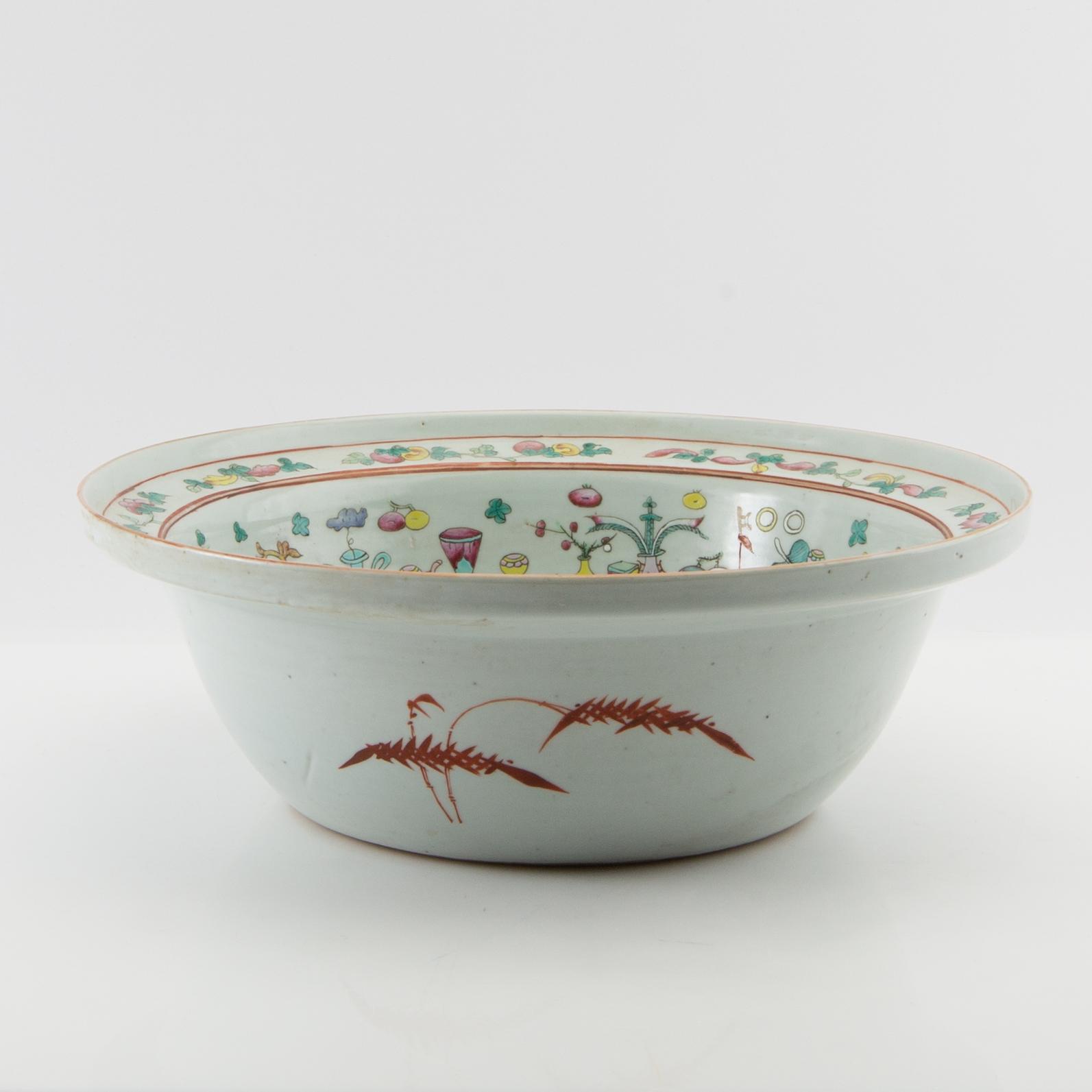Wash basin China 20th century porcelain.