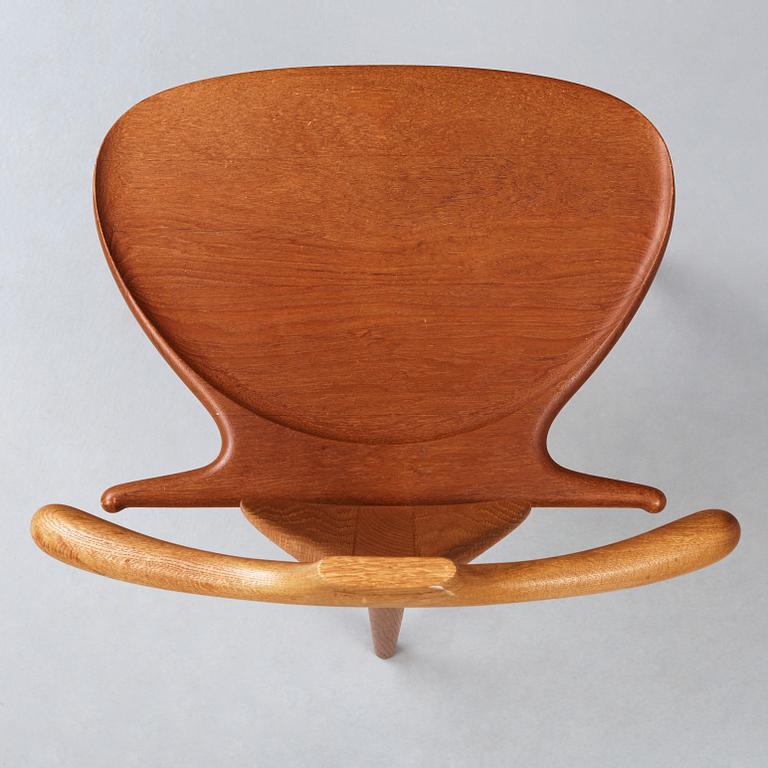 Hans J. Wegner, a teak and oak 'Jakkens Hvile'/'Bachelor's chair', Johannes Hansen, Denmark ca 1959.