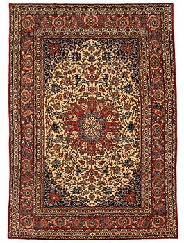 316. A CARPET, a semi-antique Esfahan, ca 334 x 237,5 cm.