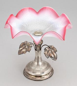 UPPSATSSKÅL, glas samt delvis silver, Ryssland 1800-talets andra hälft.