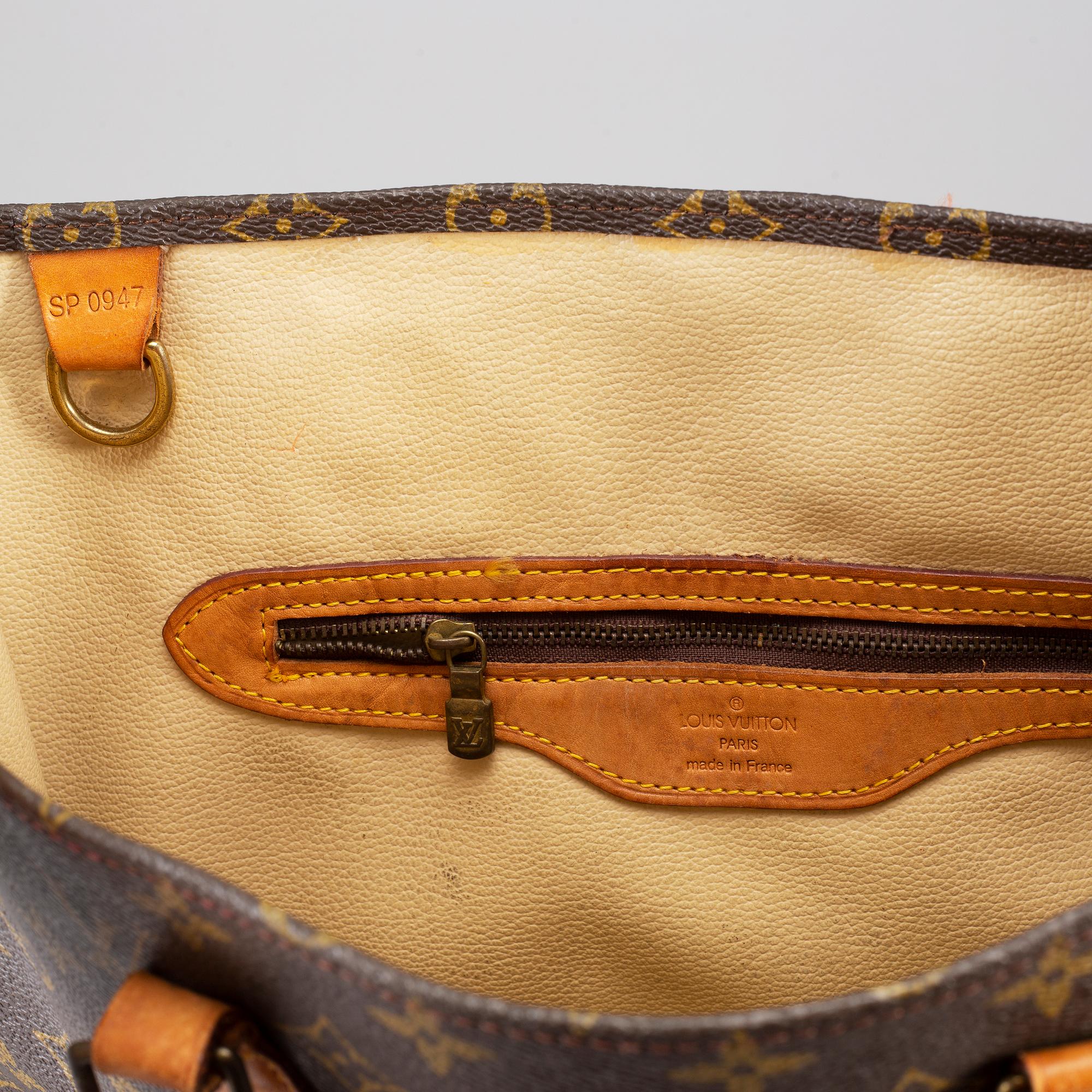LOUIS VUITTON, a 'Sac Plât' bag.
