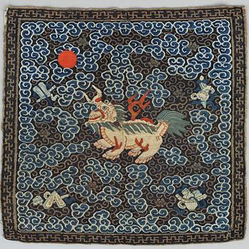 RANK BADGE, silk, a so called Buzi. 29 x 30 cm. China 19th century.