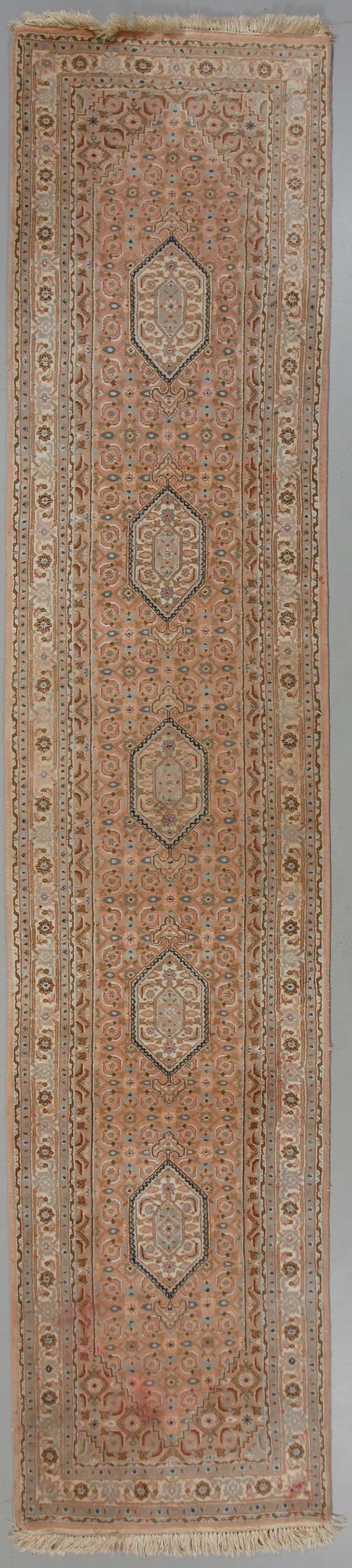GALLERIMATTA, Indien, 1900-talets senare del, ca 365 x 75 cm.