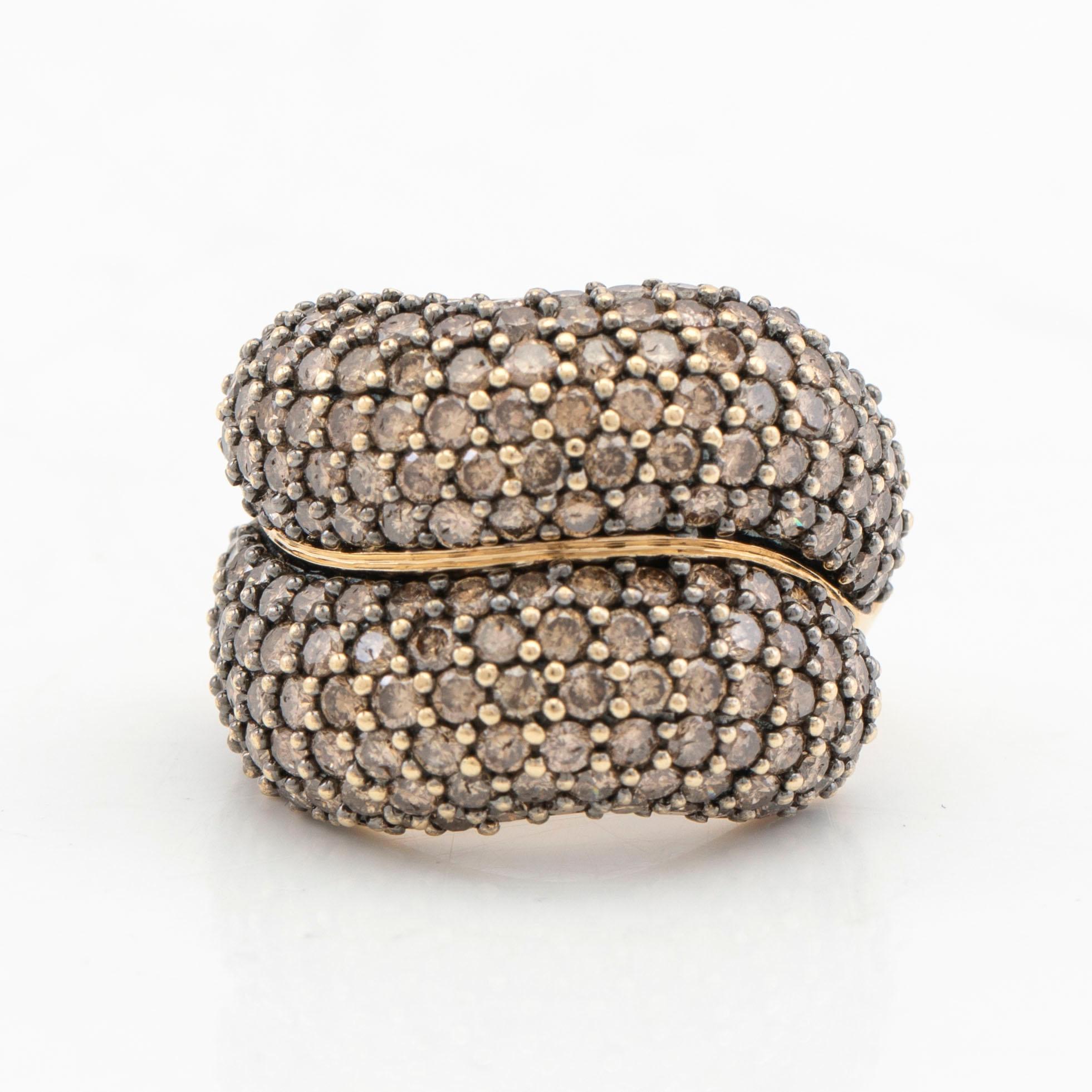 Ring, 14K gold with brown diamonds.