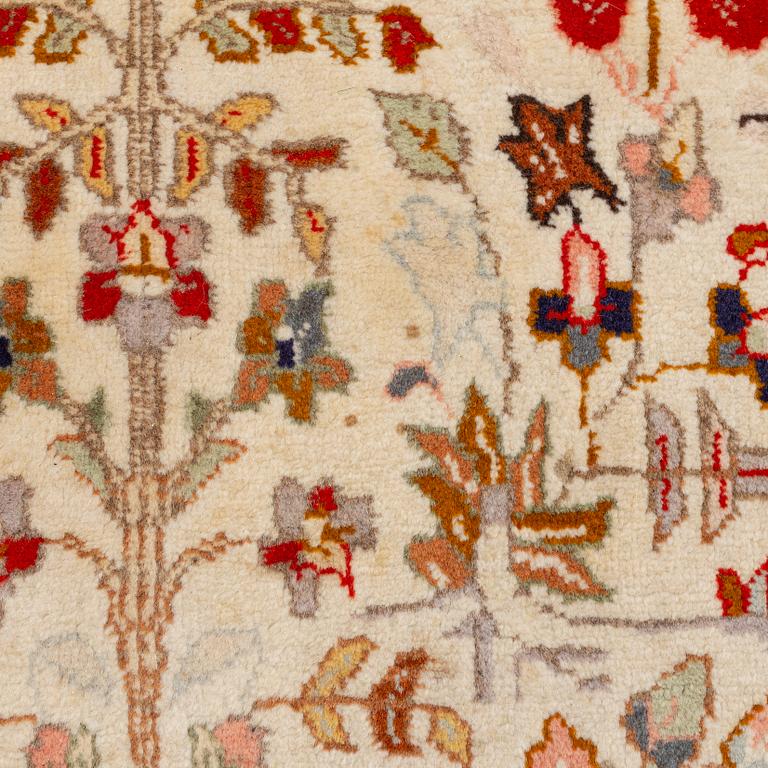 Matta, Täbris "Tababatai", ca 390 x 275 cm.