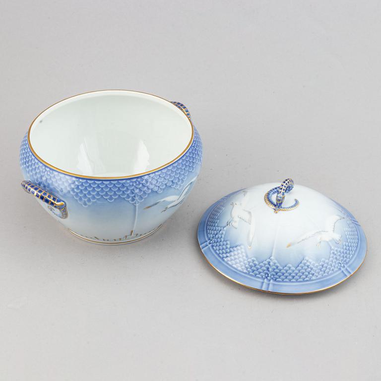 Servis, 69 delar, porslin. Bing & Gröndahl, "Måsen", Danmark, 1900-tal.