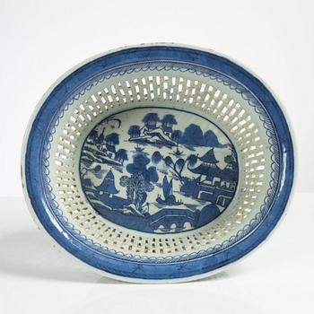 Gallerskål, porslin, Kina, Qingdynastin, 1800-tal.