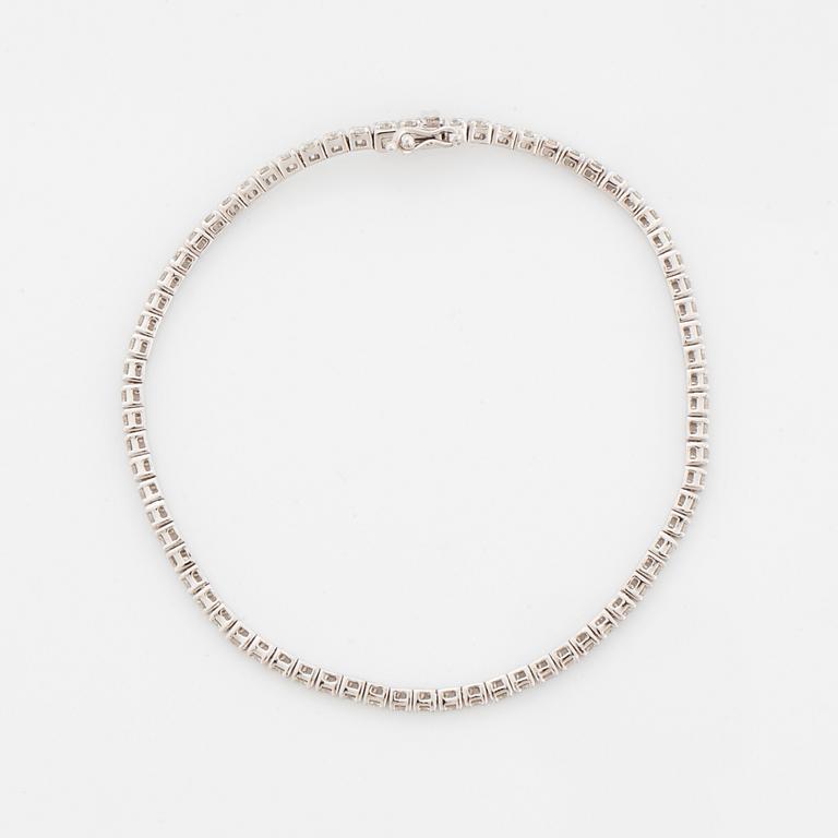 Brilliant-cut diamond tennis bracelet, with report W.G.I.