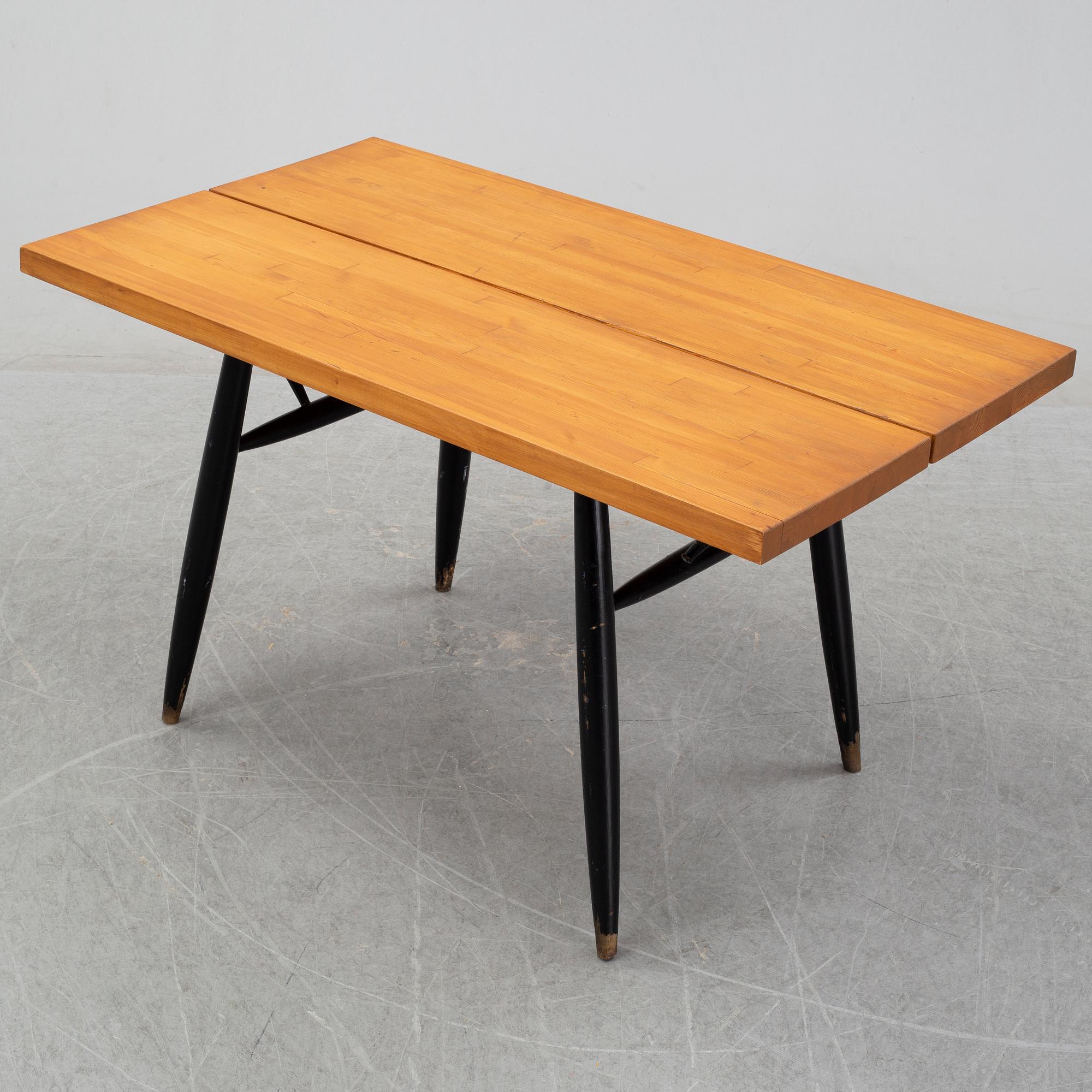 Ilmari Tapiovaara, a 'Pirkka' pine dine table, second half of the 20th Century.