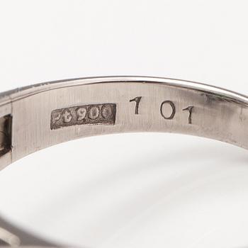 Ring, platina, smaragd ca 1.15 ct, diamanter ca 1.00 ct tot.