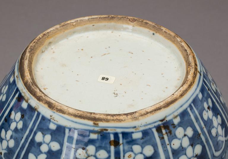 LOCKURNA, porslin, 1800-talets andra hälft, Kina.