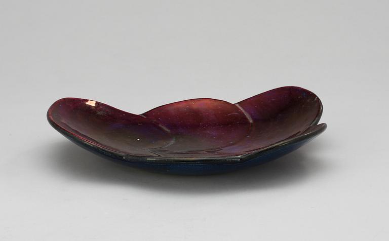 A Birger Kaipiainen stoneware dish, Arabia, Finland.