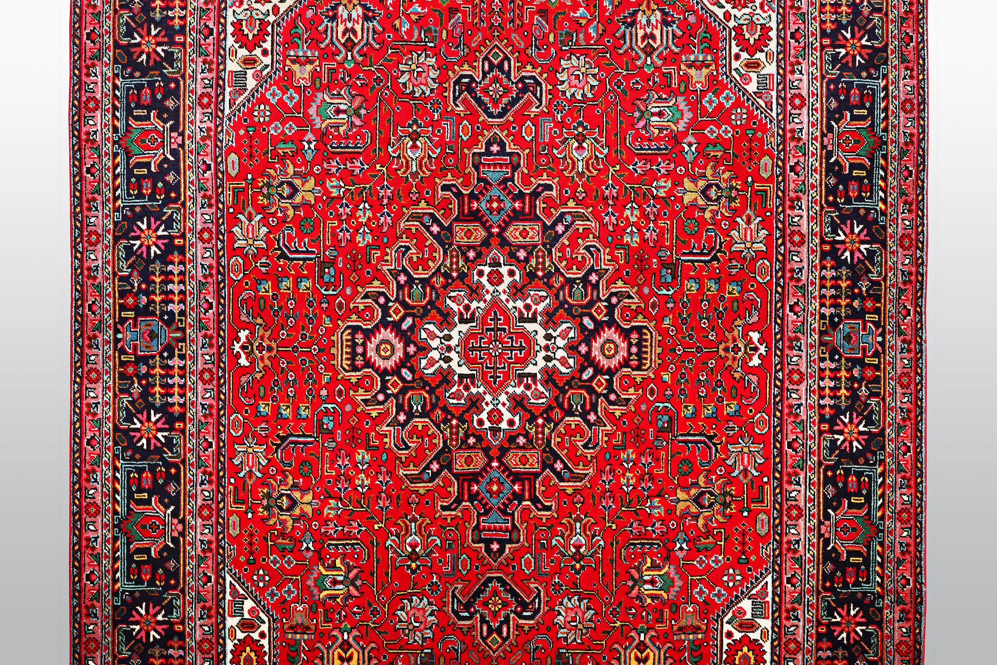 Matta, Täbris, ca 296 x 196 cm.