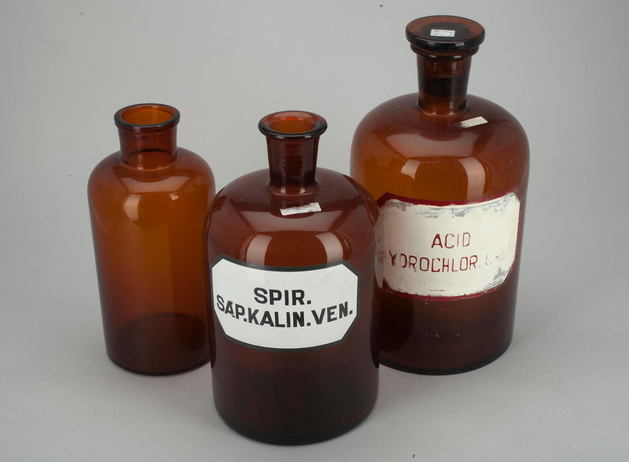 APOTEKSFLASKOR, 3 st, glas, 1900-tal.