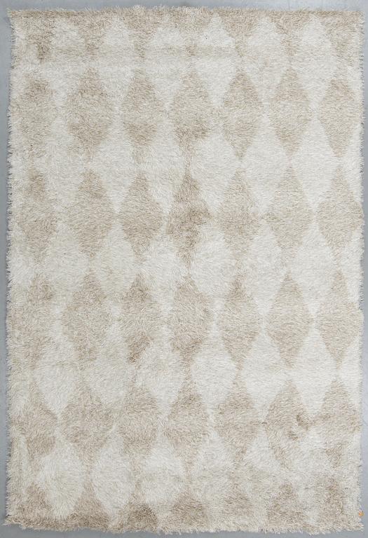 Gunilla Lagerhem Ullberg, a carpet, Fogg "Harlequin" Cream, hand tufted, ca 292-295 x 194-197 cm.
