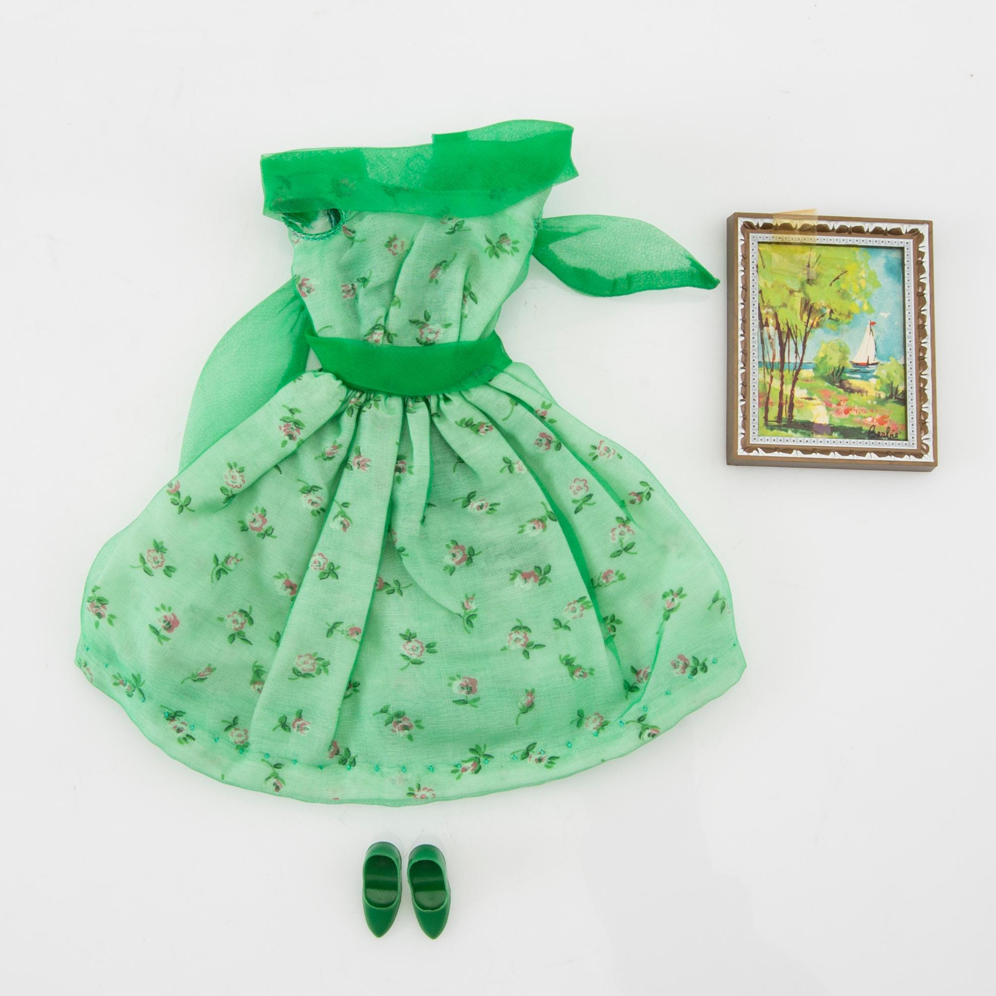Barbiekläder 6 set. vintage bl a "Hostess Gift Set" Mattel 1965. "Saturday Matineé" Mattel 1965.