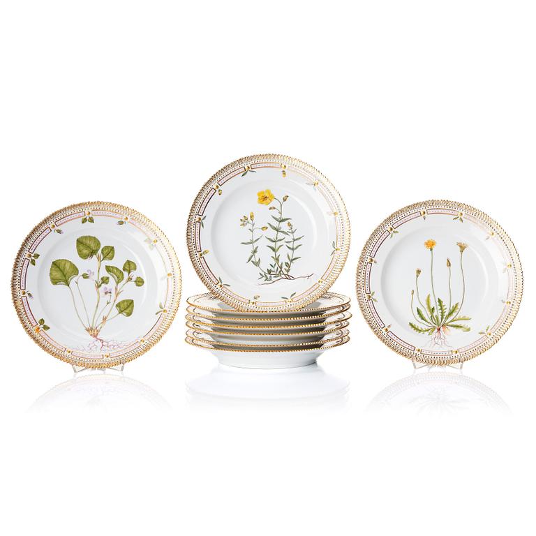 A set of nine Royal Copenhagen 'Flora Danica' dinner plates, Denmark, 20th Century.