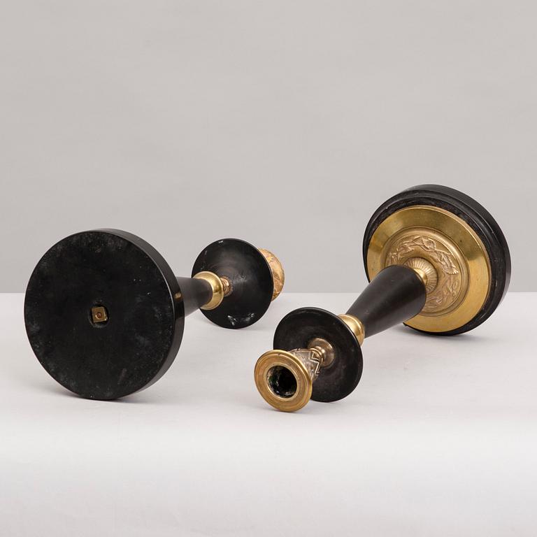 LJUSSTAKAR ETT PAR, brons och svart sten, 1800-tal.