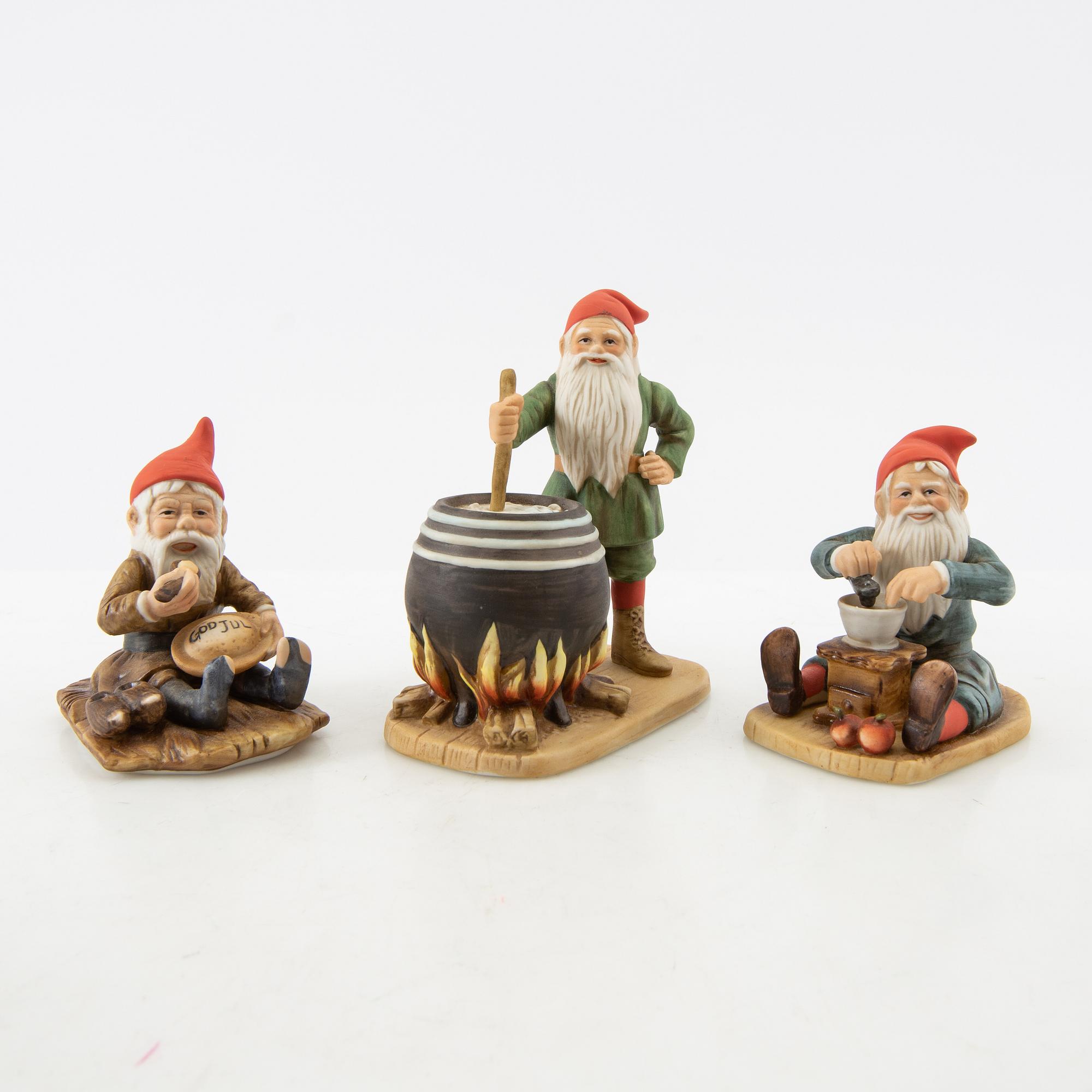 Jenny Nyström, efter, figuriner, 20 st + 2 st, Kalmar Läns Museum.