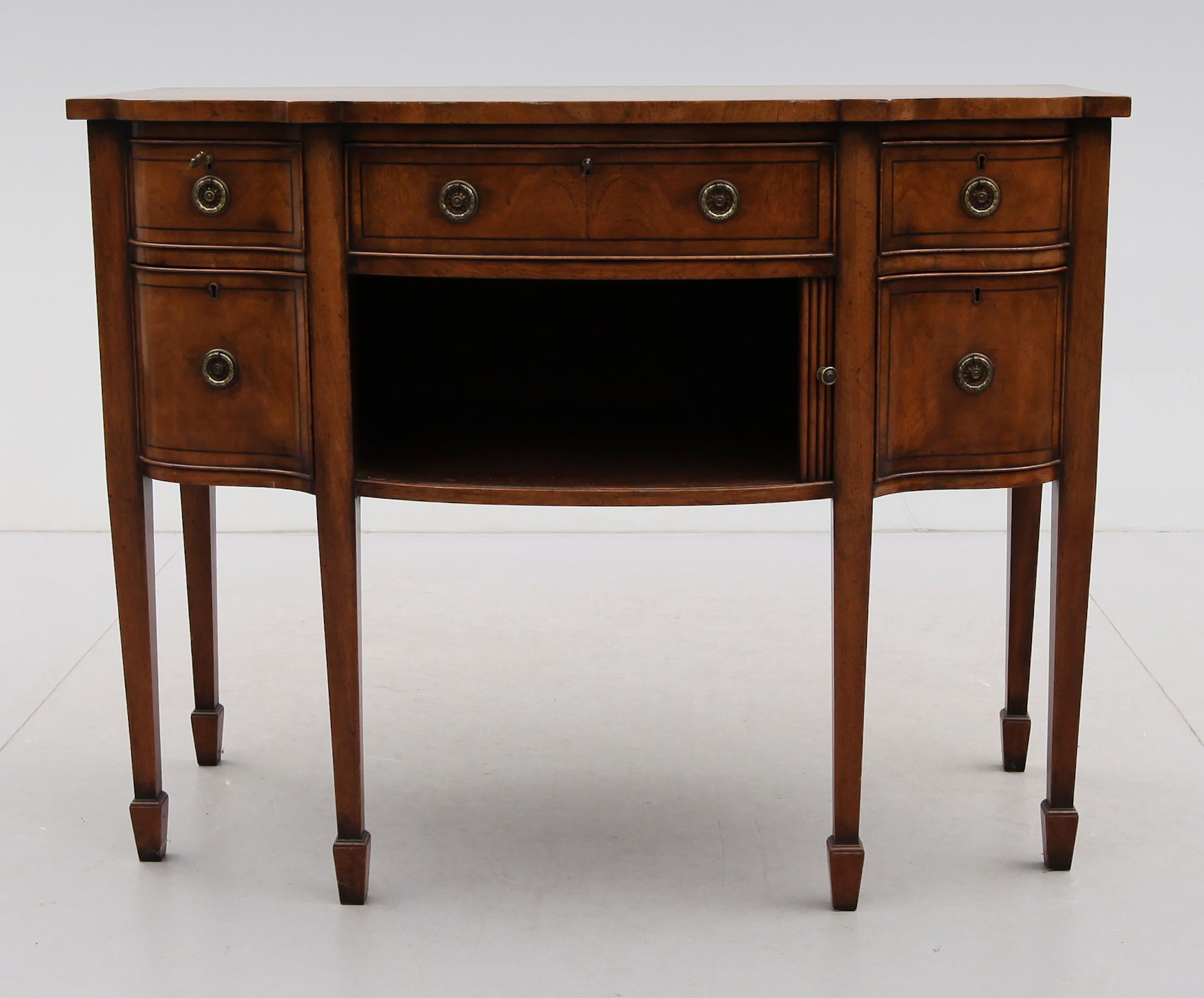 SIDEBOARD, England, 1900-talets mitt.