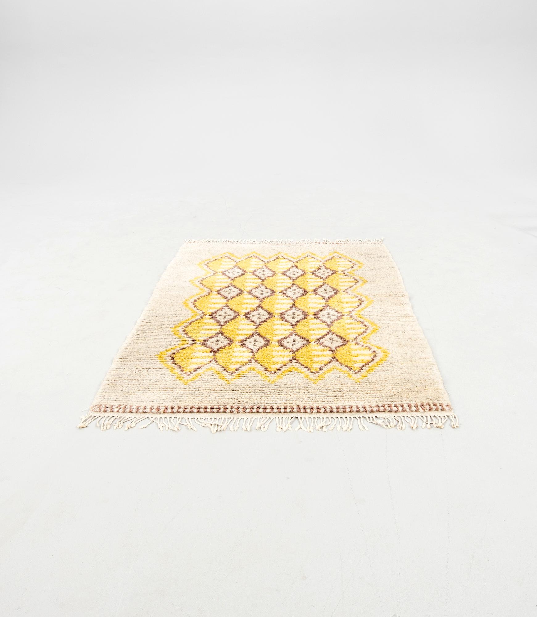 Matta rya 1900-talets mitt ca 170x114 cm.