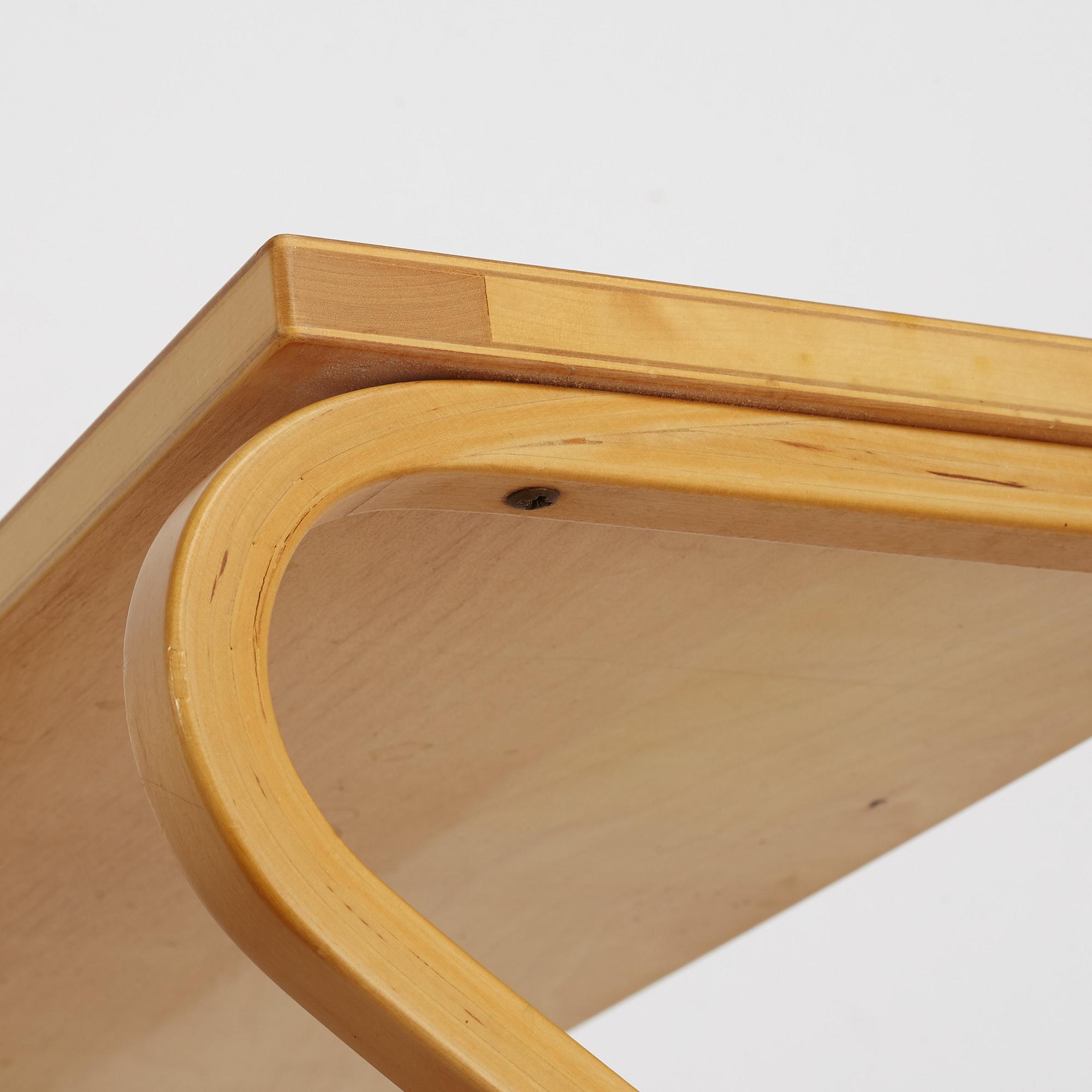 Alvar Aalto, vägghyllor, 2 st, modell 112B, Artek, Finland.