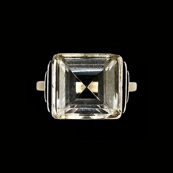 RING, silver med bergkristall, Wiwen Nilsson, Lund, 1941. Vikt 11 g.