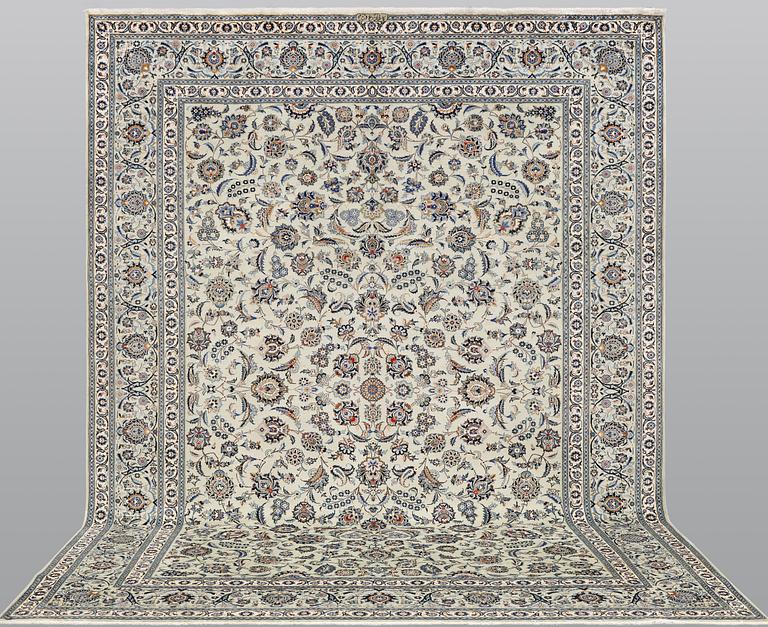 A Keshan carpet, c. 398 x 301 cm.