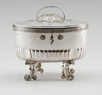 SOCKERSKRIN, silver, Gustaf Fredrik Richter, Stockholm 1831. Vikt ca 537 g.