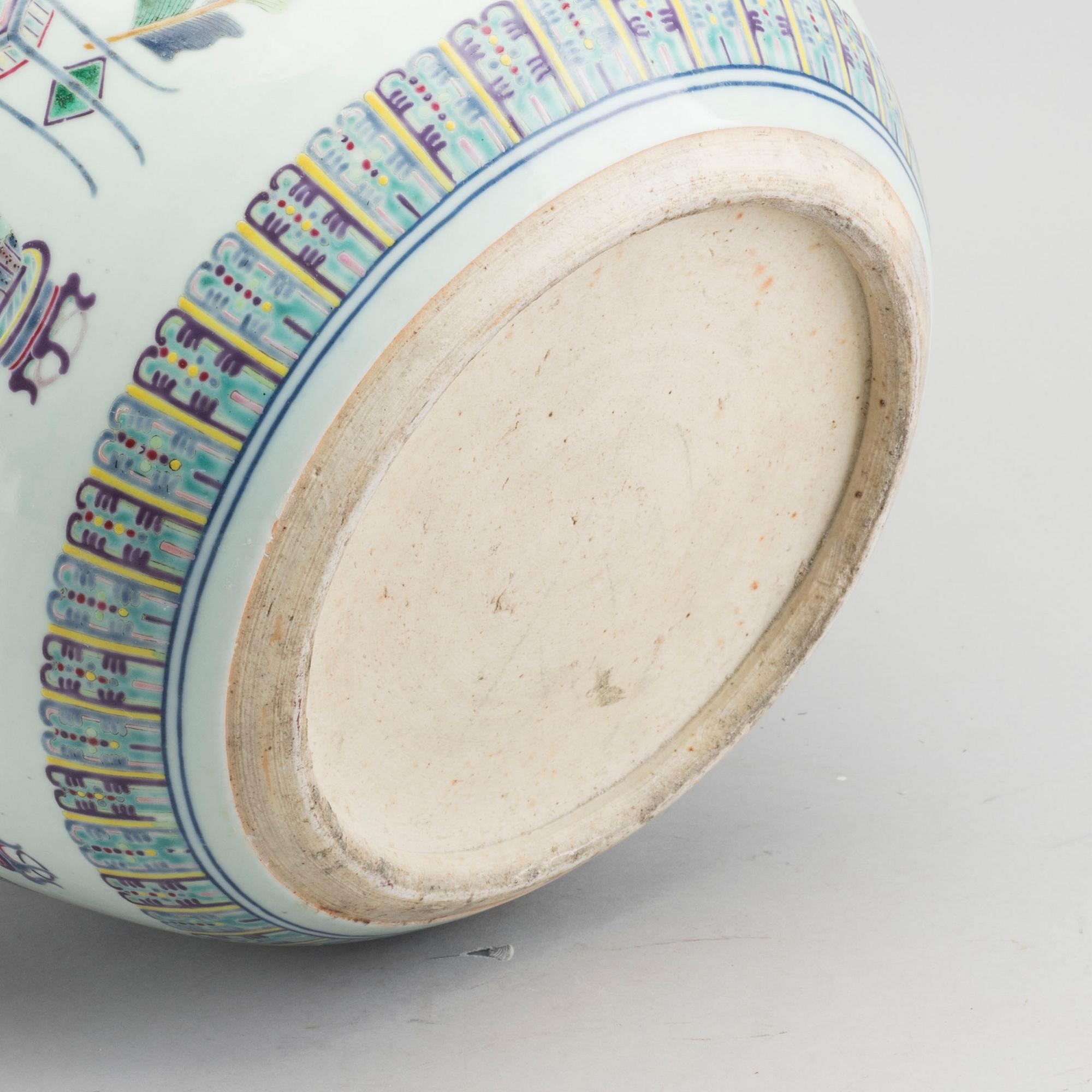 A 19th century Chinese porcelain fish bassin.