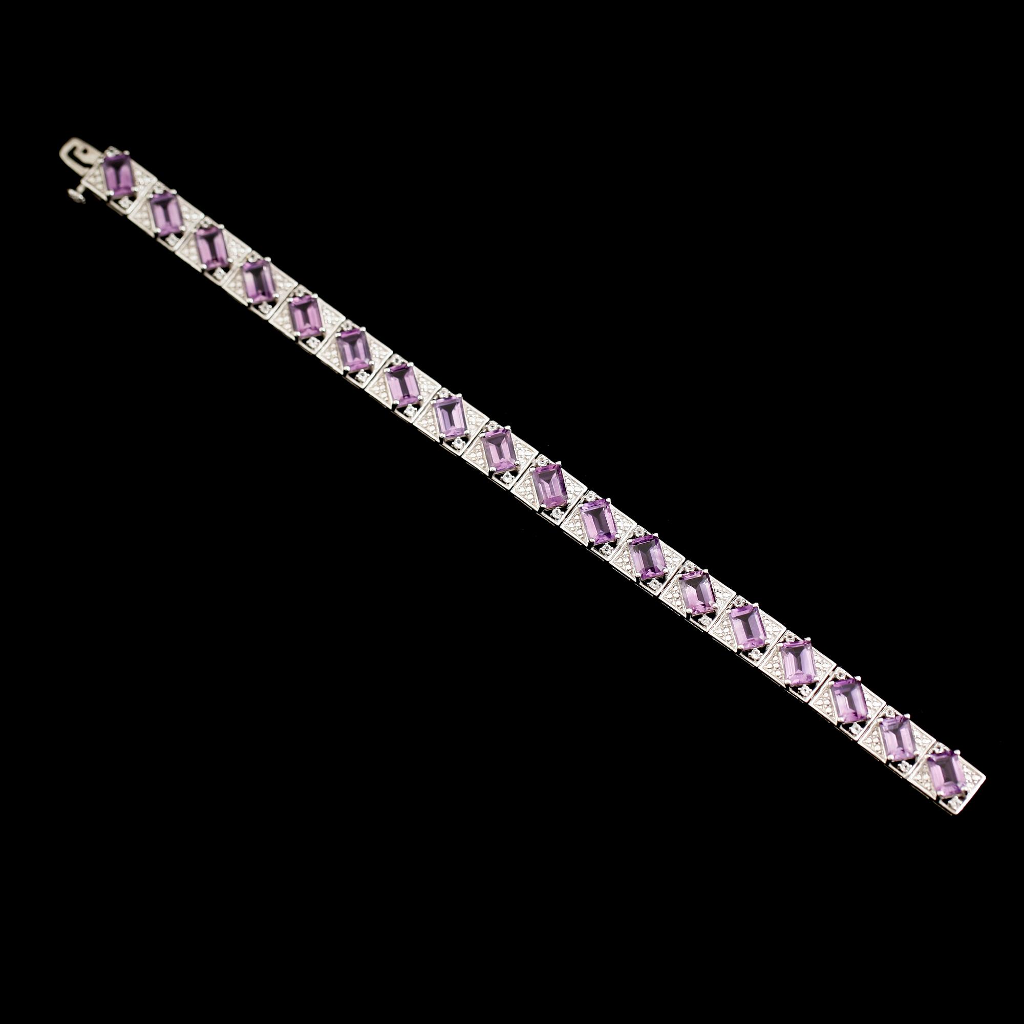 ARMBAND, sterlingsilver, ametister och vita safirer tot ca 22.00 ct.