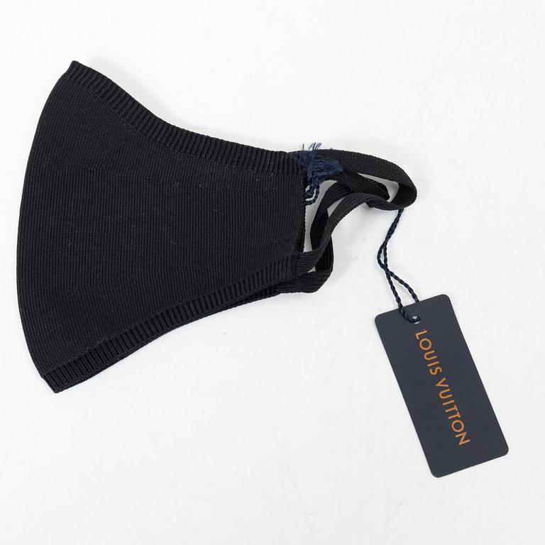 Louis Vuitton, face masks 3 pcs, with accessories and scarf.