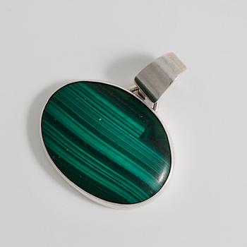 ANDERS HÖGBERG, Göteborg, 1984, A malachite pendant.