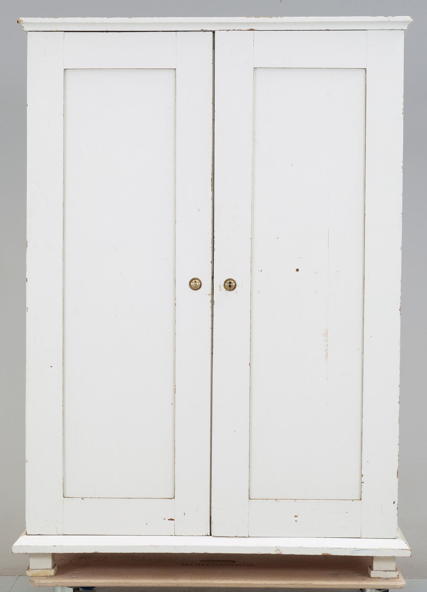 KLÄDSKÅP, delvis 1800-tal.