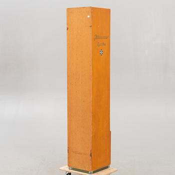 A display cabinet marked  "Gütermanns Sysilke", 1940s.