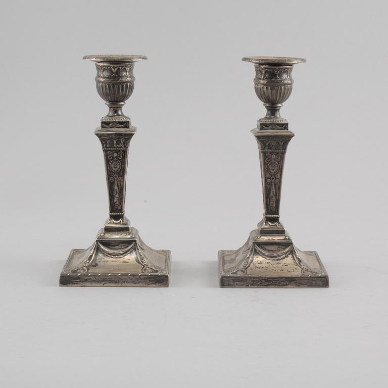 LJUSSTAKAR, ett par, silver, London, England, 1903.