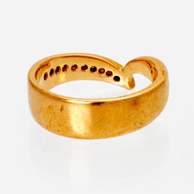 An 18K gold ring with octagonal cut diamonds.