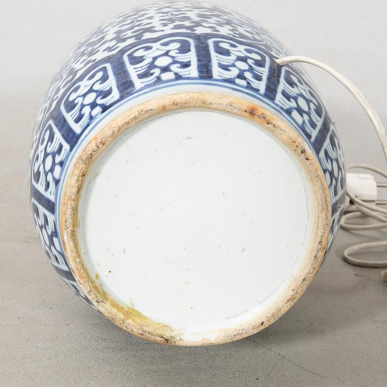 Bordslampa Kina 1900-tal porslin.