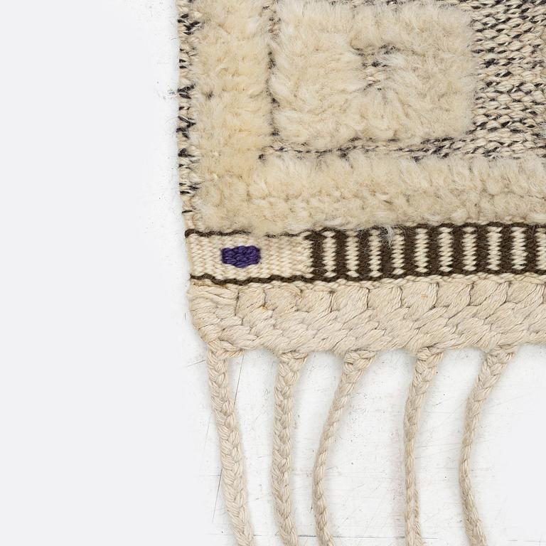 Märta Måås-Fjetterström, matta, "Vita spetsporten", reliefflossa, ca 270 x 164 cm, signerad AB MMF A.C.E. C 1962.