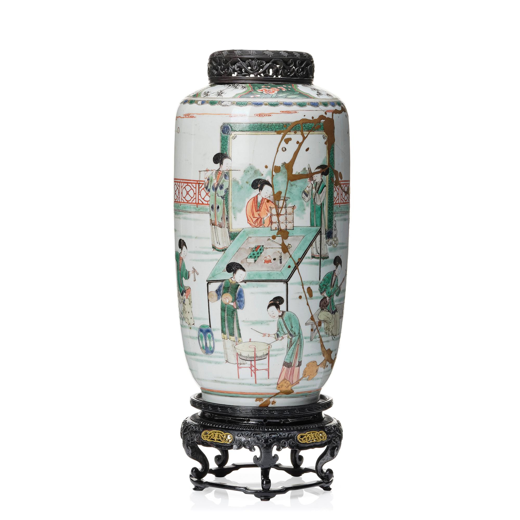 A famille verte vase, Qing dynasty, Kangxi (1662-1722).