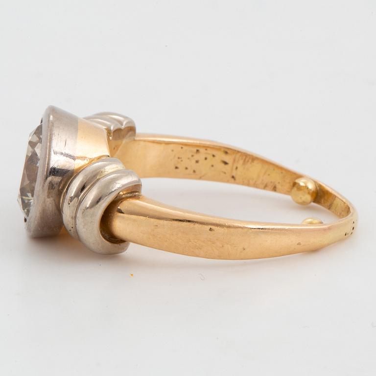 Brilliant-cut 3,11 ct diamond ring.
