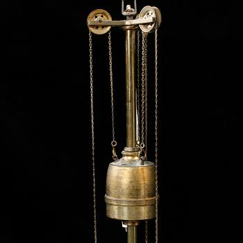 TAKLAMPA, tidigt 1900-tal. Maxhöjd ca 155 cm.