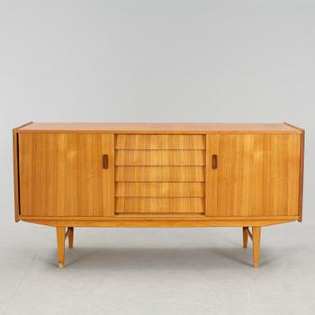 SIDEBOARD, omkring 1900-talets mitt.